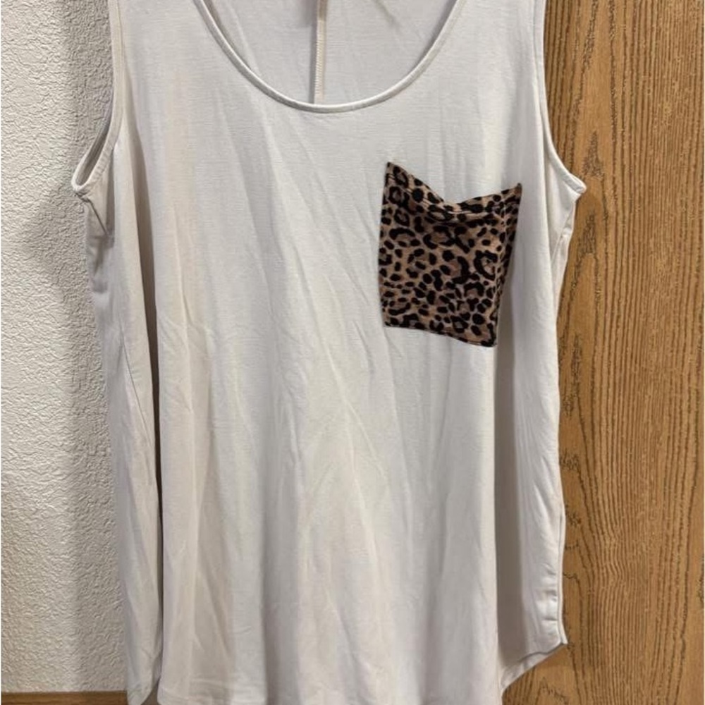 Leopard Pocket White Tank Top